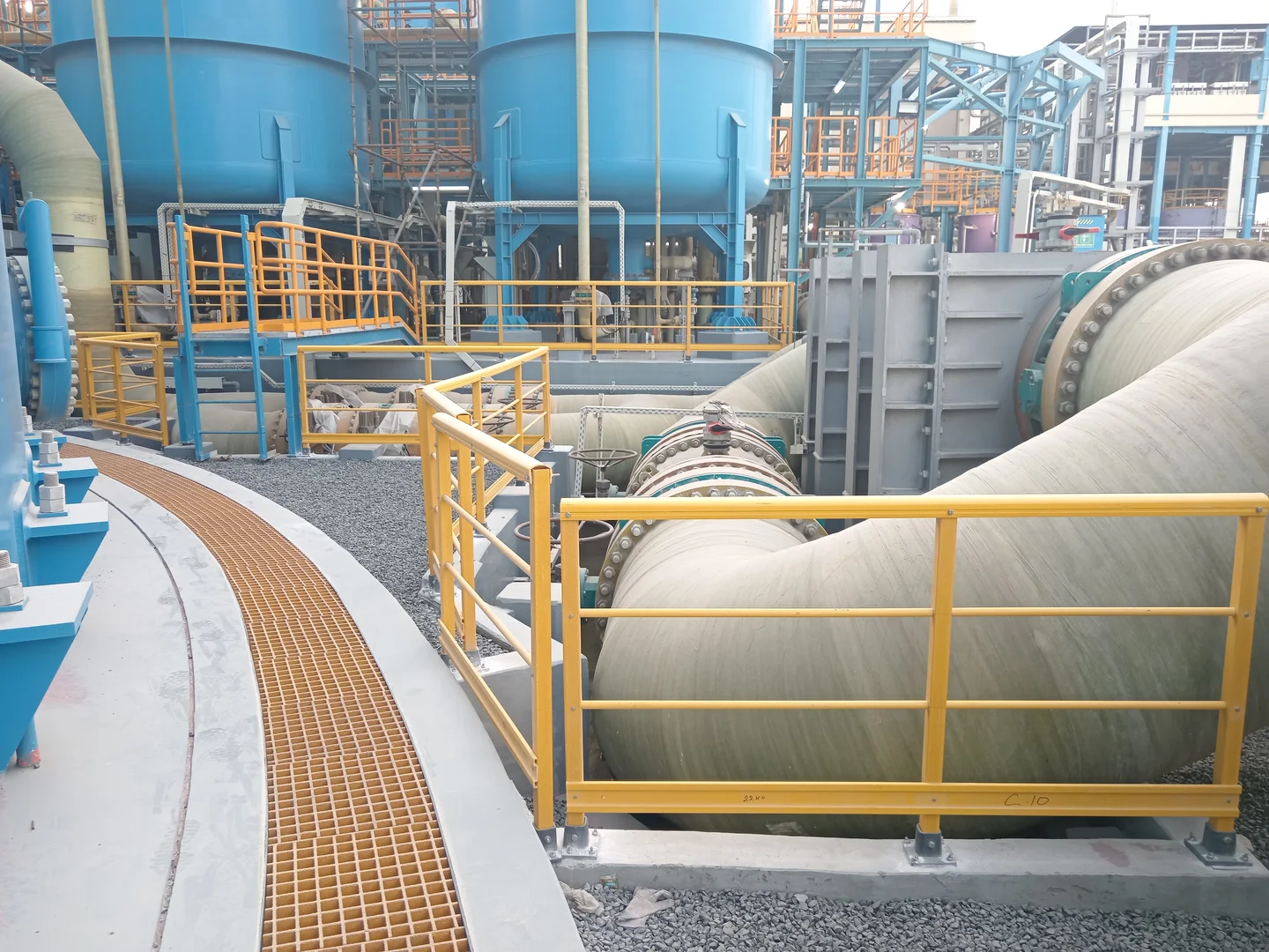 HANDRAILS, INTEGRATED WALKWAY AND PLATFORM